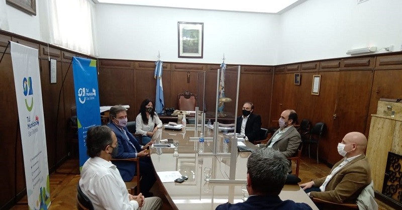 Thomas visitó escuelas en San Rafael y se reunió con el intendente