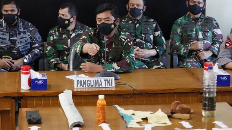 Indonesia declara la pérdida del submarino desaparecido con 53 tripulantes