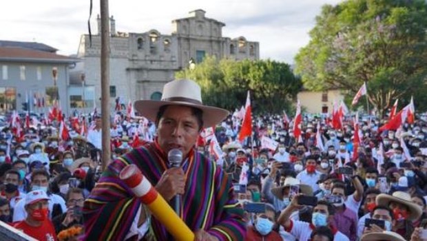 El izquierdista Castillo va al balotaje en Perú