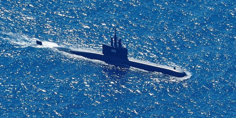 Intensa búsqueda para hallar un submarino indonesio con 53 personas a bordo: le queda oxígeno para 72 horas