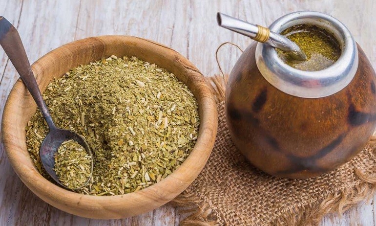 Por una mayor demanda y caída de la producción, en 2020 la Argentina importó yerba de Brasil y Paraguay, y lo sigue haciendo