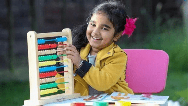 Una niña inglesa de 4 años demostró tener un coeficiente similar al de Einstein