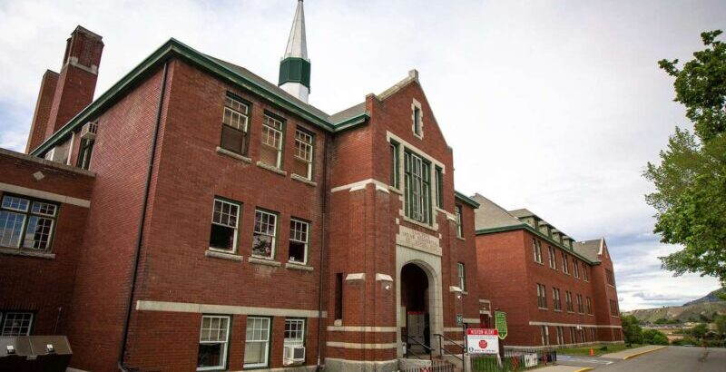 Macabro hallazgo: encontraron los restos de 215 nenes enterrados en un antiguo colegio de Canadá