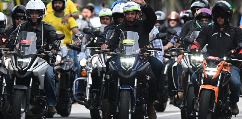 Jair Bolsonaro volvió a encabezar una marcha con motoqueros a pesar del coronavirus