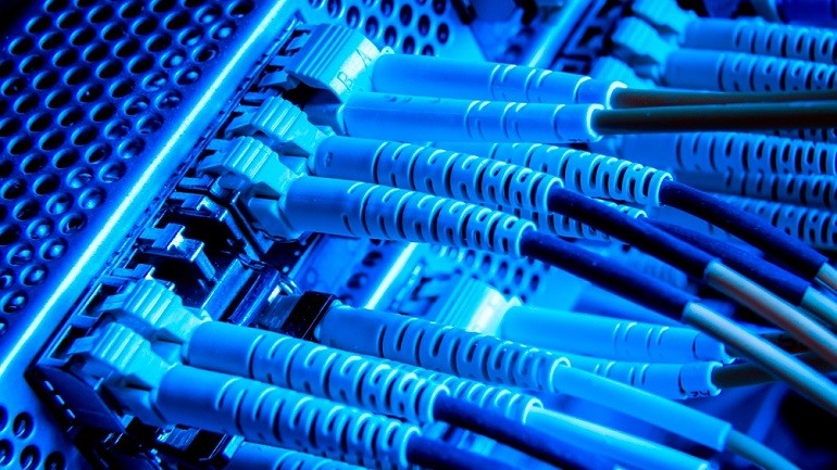 Extienden la red de fibra óptica para alcanzar a 238 pueblos y a un millón de habitantes
