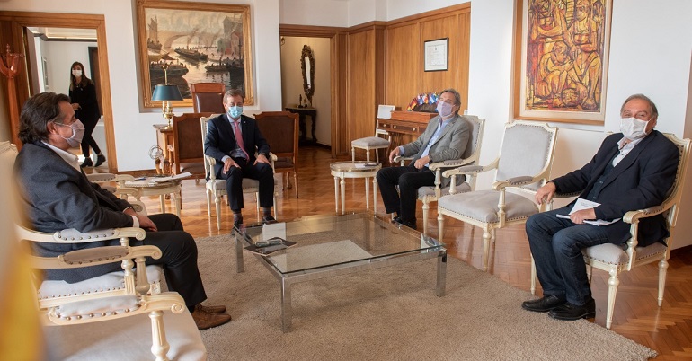 Suárez le pidió a Emir Félix esperar hasta el viernes por nuevas medidas