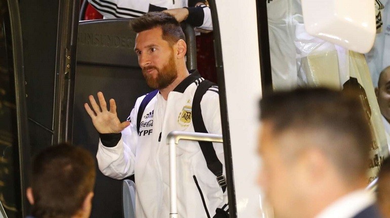 En medio de un clima tenso por las protestas sociales, la Selección argentina ya está en Barranquilla para jugar por las Eliminatorias