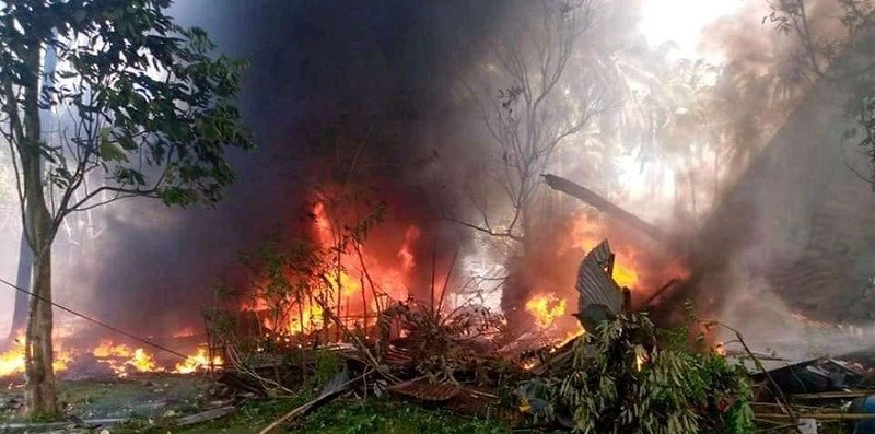 Tragedia en Filipinas: un avión militar se estrelló al intentar aterrizar y hay al menos 29 muertos