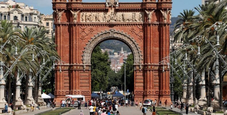 La variante Delta toma España: la quinta ola de COVID-19 se extiende entre los jóvenes y alerta a toda Europa