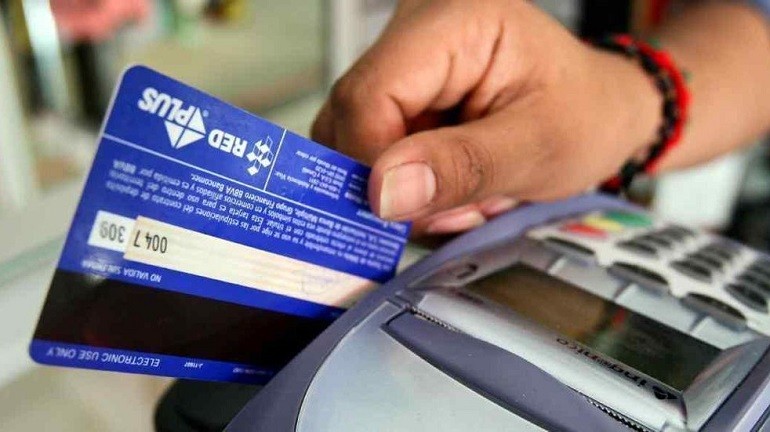 Massa anunciará que aumentan los límites para comprar con tarjetas de crédito
