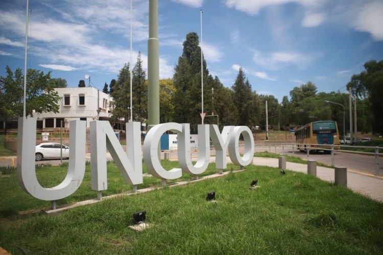 La UNCUYO financiará cursos de docentes para ofrecer en el exterior