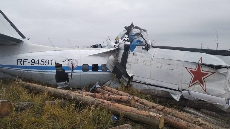 Al menos 16 muertos tras estrellarse en Rusia un avión L-410 con miembros de un club de paracaidismo a bordo