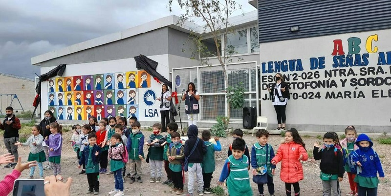 Inauguraron mural con el abecedario de Lengua de Señas