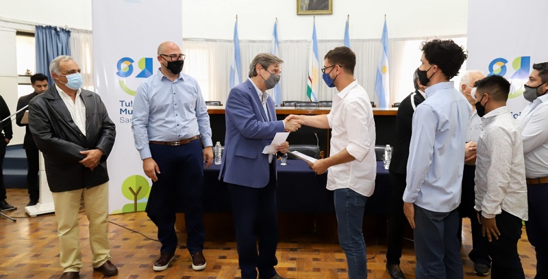 Premios y menciones a los autores de anteproyectos para refuncionalizar la vieja terminal