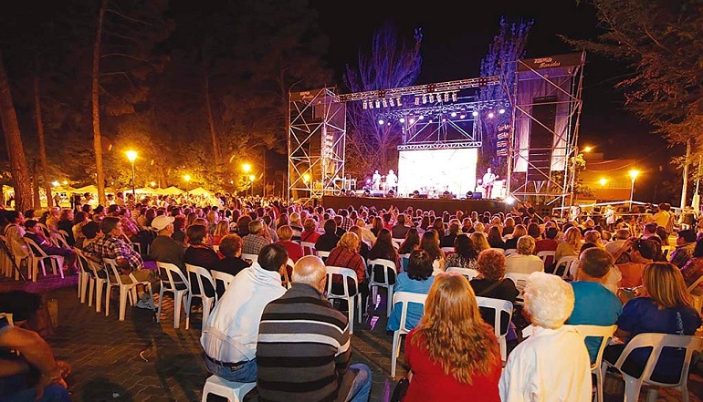 Tras la aporvación del Senado tenemos «Fiesta Nacional del Turismo y el Vino»
