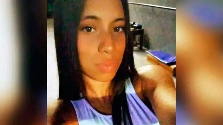 Femicidio: mataron de 14 puñaladas a una chica que trabajaba en OnlyFans y buscan a un vecino