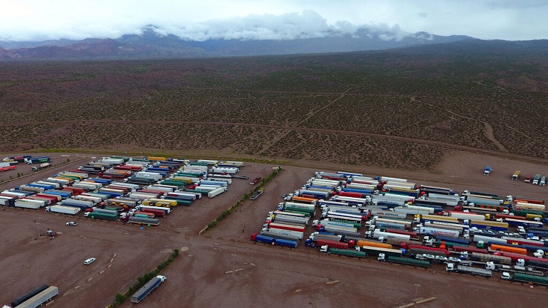 Tras las protestas, Chile flexibilizará los controles a camioneros