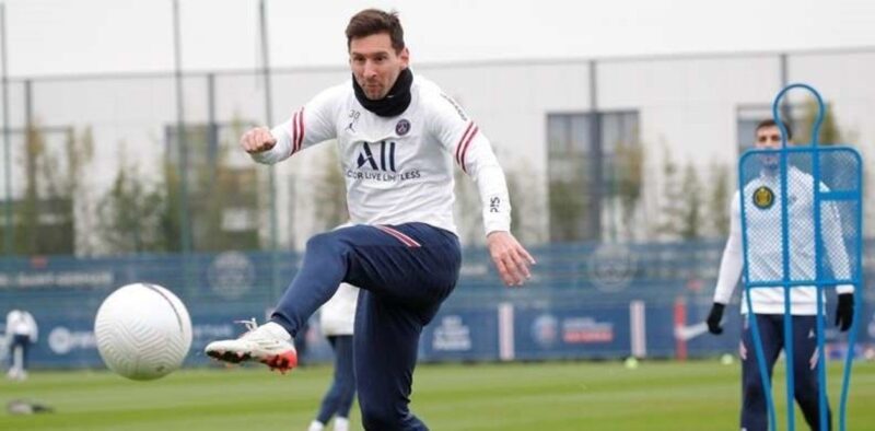 Lionel Messi vuelve este domingo en PSG tras superar el Covid-19 y Pochettino lo defendió de las críticas