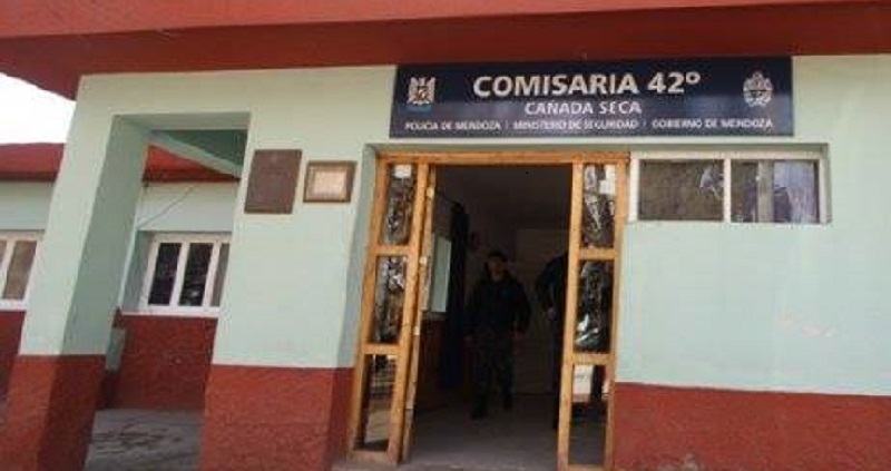 Entró a comprar a un negocio y le robaron la moto