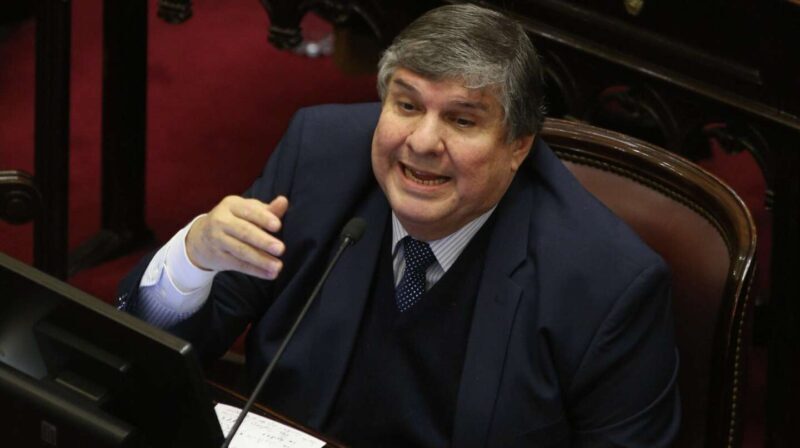 El jefe del bloque de senadores del Frente de Todos condicionó el apoyo al acuerdo con el FMI