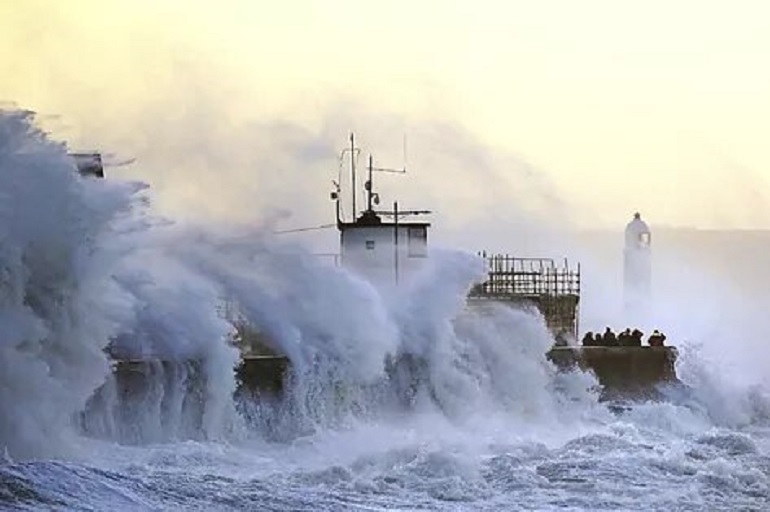 La tormenta Eunice deja al menos 14 muertos y miles de casas sin electricidad en el norte de Europa