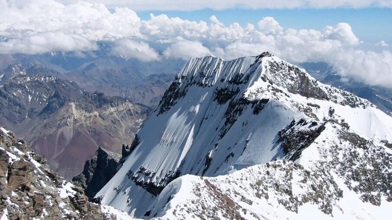 Tragedia en el Aconcagua: un andinista murió escalando este domingo