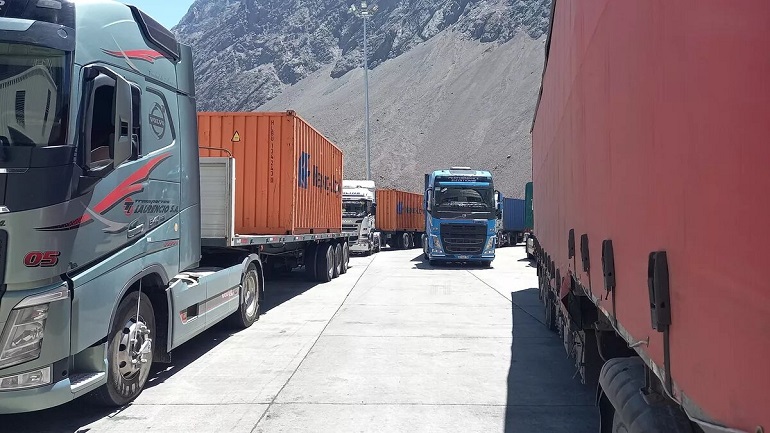 Aduaneros chilenos ratificaron la realización de un paro que volverá a complicar el paso