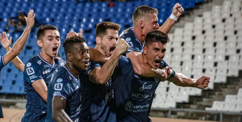 En el Malvinas, el clásico de Mendoza se tiñó de Azul