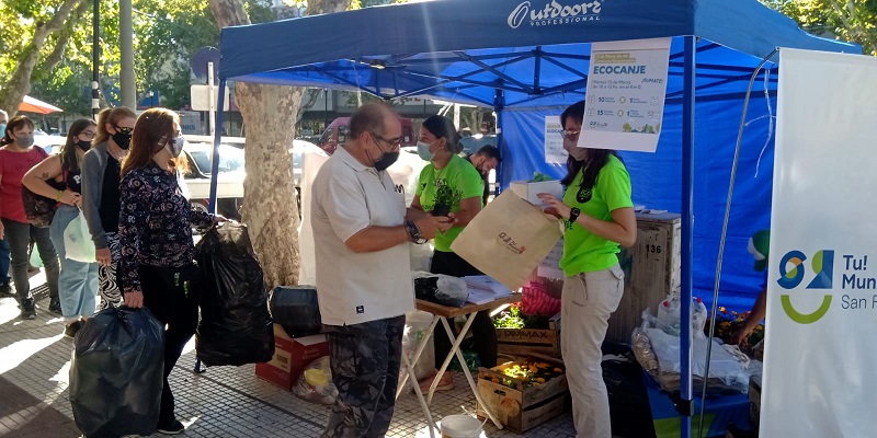 Éxito total, cientos de vecinos participaron del 1° Eco-Canje en San Rafael