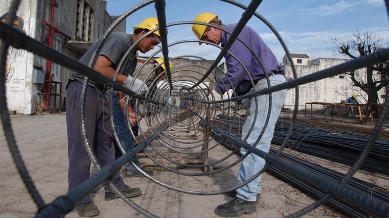 La tasa de desocupación se redujo al 7% en el cierre de 2021