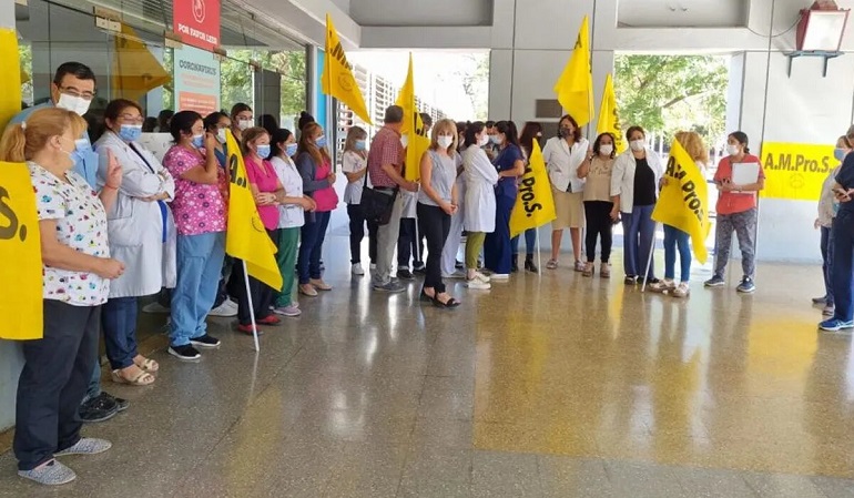 El Gobierno se sentó a negociar con un grupo de médicos que amenaza con renuncias masivas