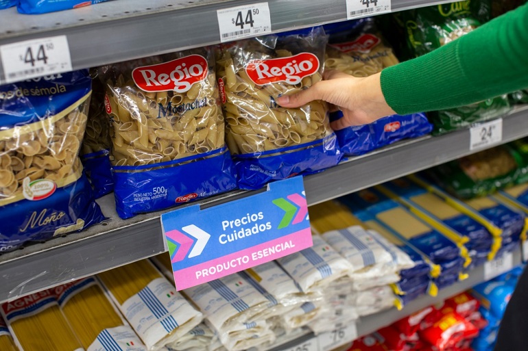 La «guerra» a la inflación arranca con más retenciones, ampliación de Precios Cuidados y programas para almacenes