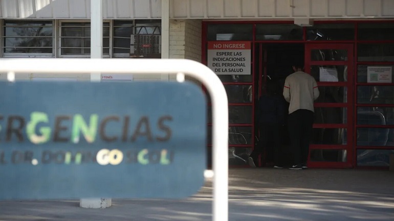 Echaron a una médica por demorarse en atender a una nena que ingresó a urgencias y murió en Lavalle