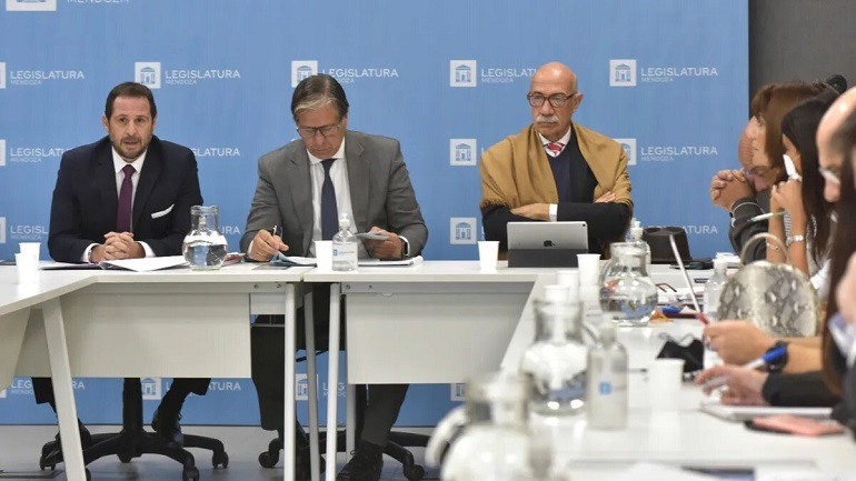 El proyecto para ampliar el alcance de los juicios por jurado quedó listo para el debate en la Legislatura