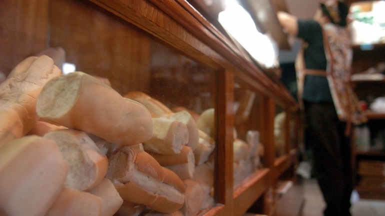 Analizan cómo contener la suba de la harina, que afecta la producción de los panaderos