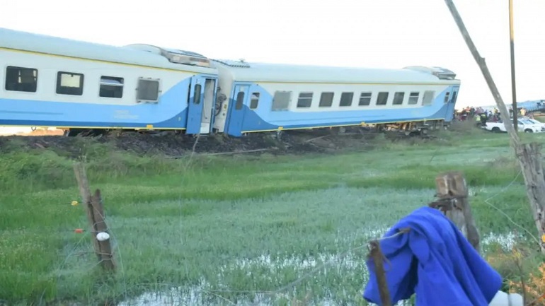 Descarriló un tren que iba a Bahía Blanca cerca de Olavarría: hay 21 heridos
