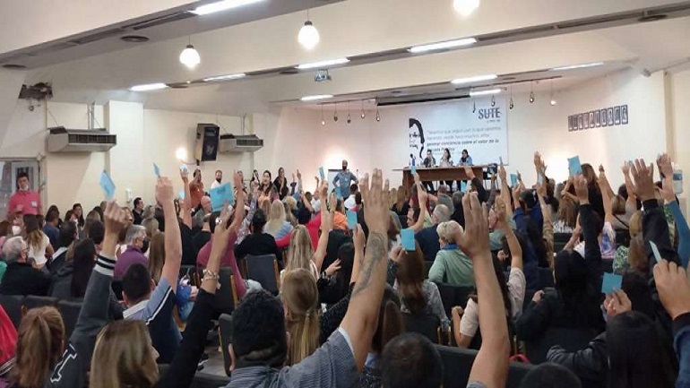 El SUTE aceptó el aumento en blanco pero no atado al presentismo