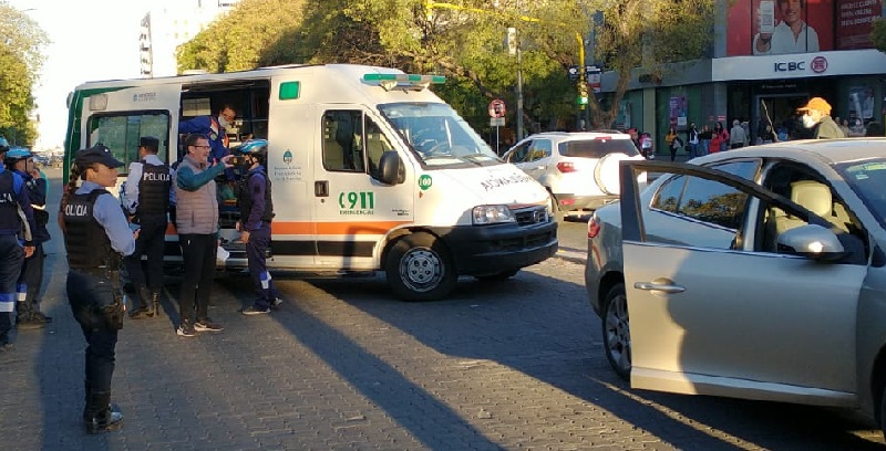 Una menor y su mamá fueron atropelladas en la avenida Yrigoyen