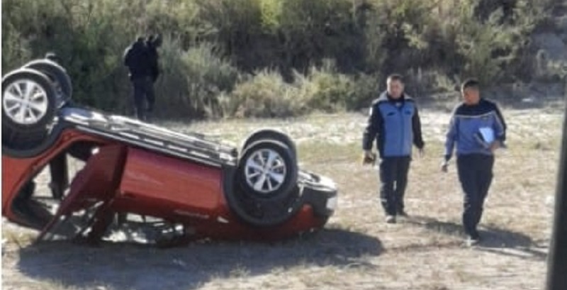 Volcó una Renault Duster en la «Vuelta de Molina