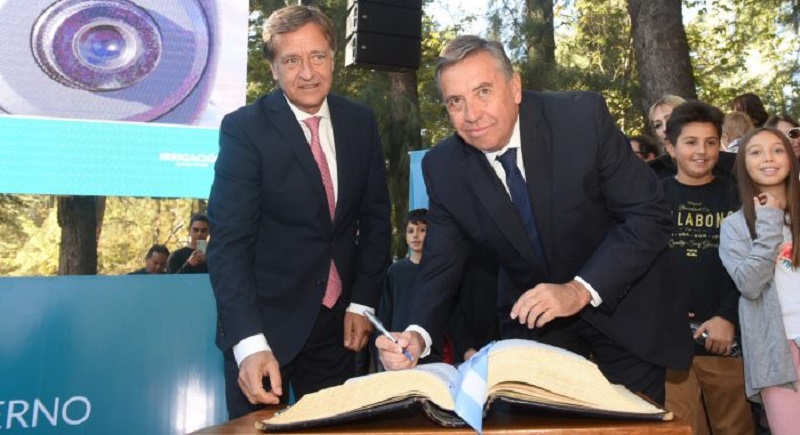 Suarez le tomó juramento a Marinelli para su segundo mandato al frente de Irrigación