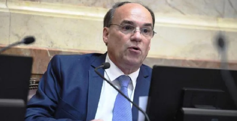 Un senador fueguino propuso reducir el IVA para el gas, la luz y el agua