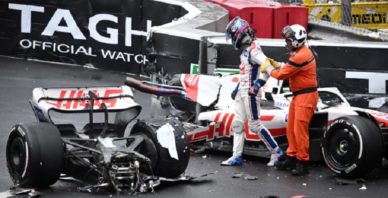 Fórmula 1: Mick Schumacher chocó y partió su auto a la mitad