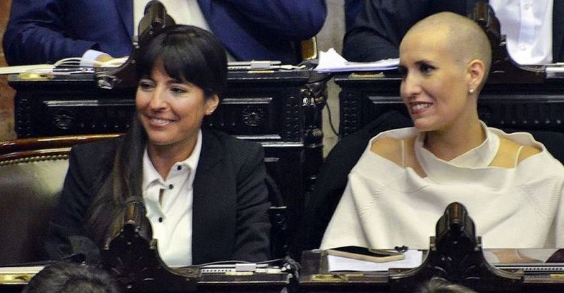 ovación a la diputada mendocina Jimena Latorre por dar el ejemplo en la sesión