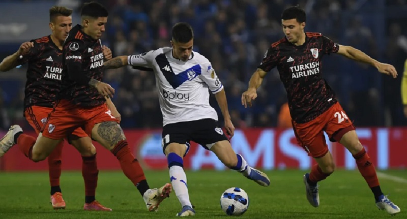 Vélez le ganó 1-0 a River en Liniers y le perdonó la vida, podría haber sido goleada