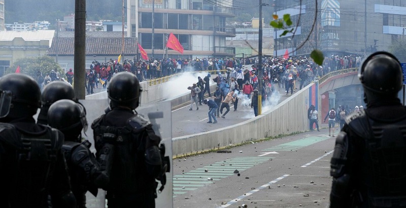 Ecuador advirtió que su “democracia está en riesgo”: las claves del actual conflicto indígena