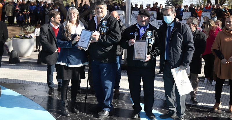 En el Día de la Independencia, ex combatientes recibieron placas para identificar sus viviendas