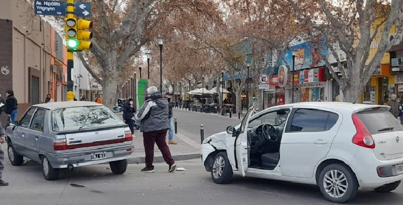 Fuerte choque en pleno centro