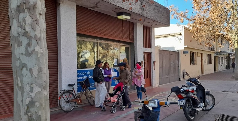 Desarrollo Social y Dlegaciones ayudan con el formulario para los subsidios