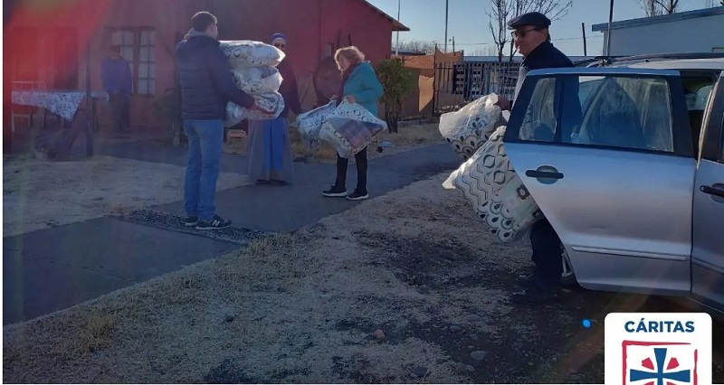 «Una frazada para mi hermano», Cáritas donó acolchados al Hogar San Martín de Tours