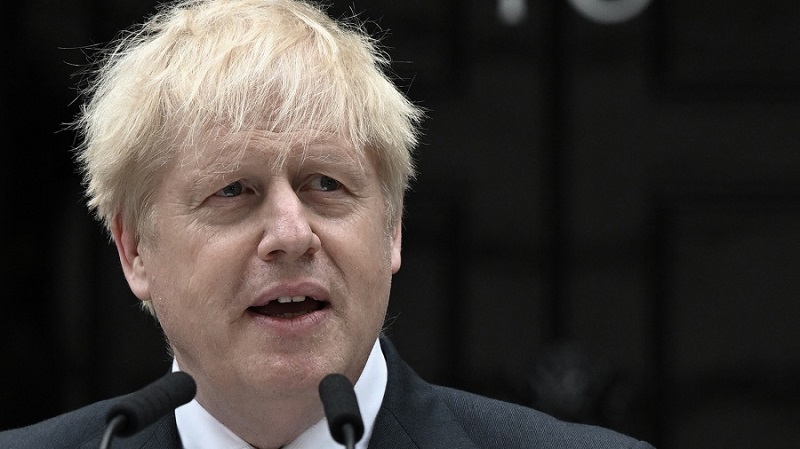 Jaqueado por los escándalos y abandonado por su partido, renunció Boris Johnson